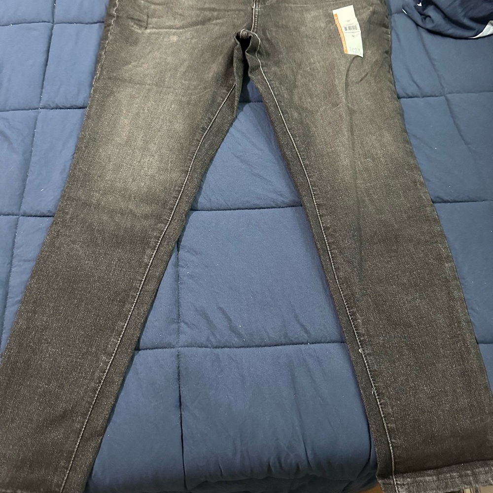 Time and Tru womens black high rise curvy Skinny Jeans